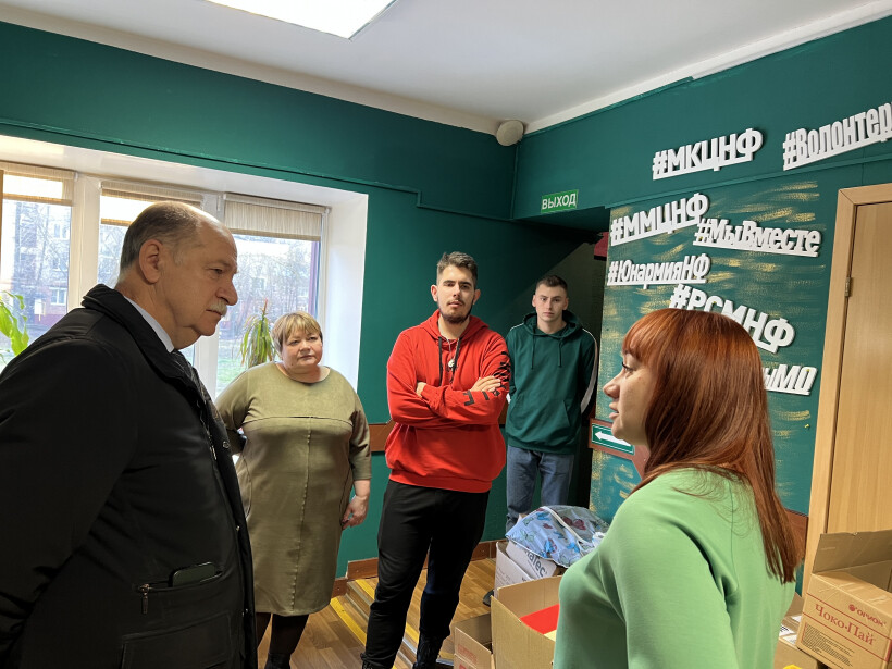 Центр помощи мобилизованным и их семьям посетил Александр Баранов