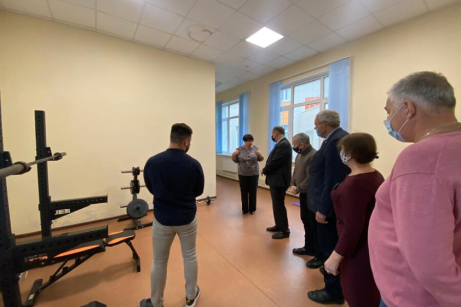 Александр Баранов осмотрел новое оборудование для борцовского отделения Центральной спортивной школы №1