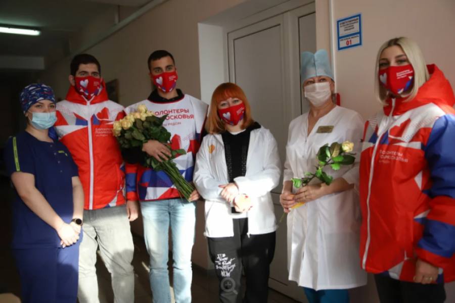 «Старались от всей души»: волонтеры «Единой России» — о годовщине открытия первых волонтерских центров