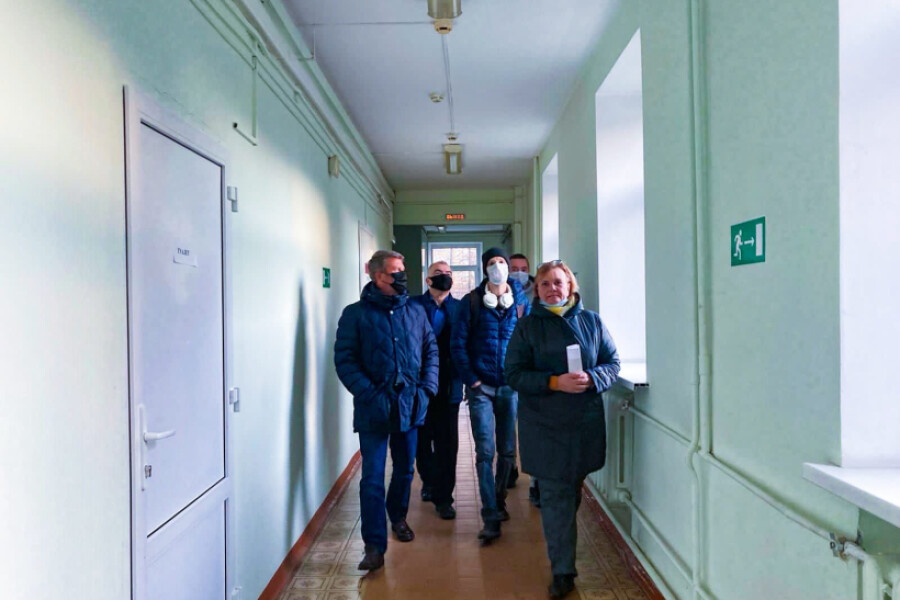 Олег Рожнов в Апрелевке провел приём граждан и контроль мероприятий по ремонту объекта здравоохранения.