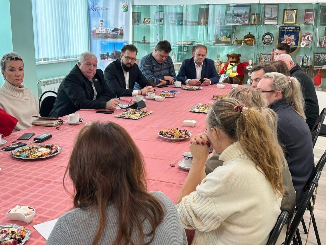 Партийцы Наро-Фоминска провели встречу с семьями участников и погибших в СВО