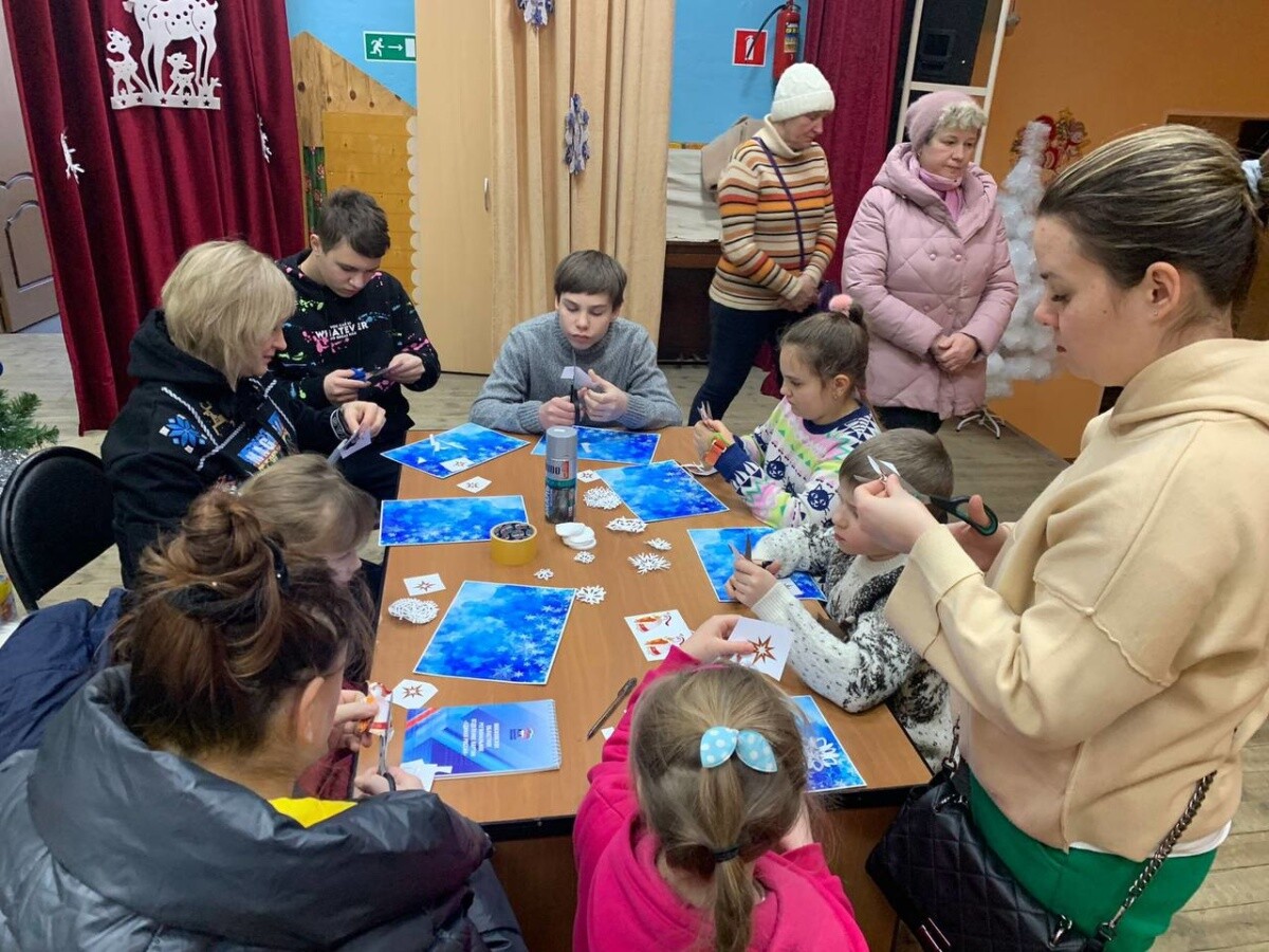 Активисты Нарофоминского первичного отделения №1819 помогают детям с пользой проводить Новогоднее каникулы