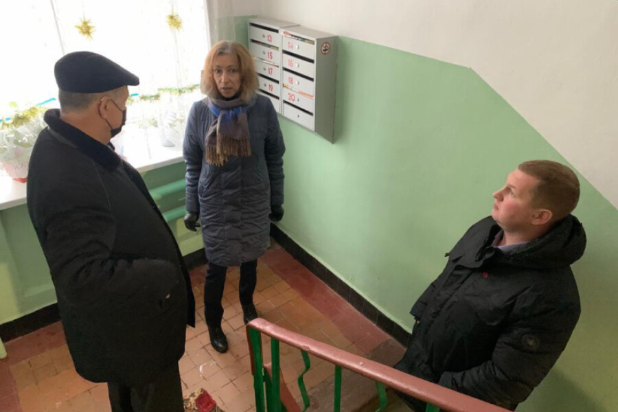 Александр Баранов провел выездную проверку качества ремонта подъездов в Наро-Фоминске