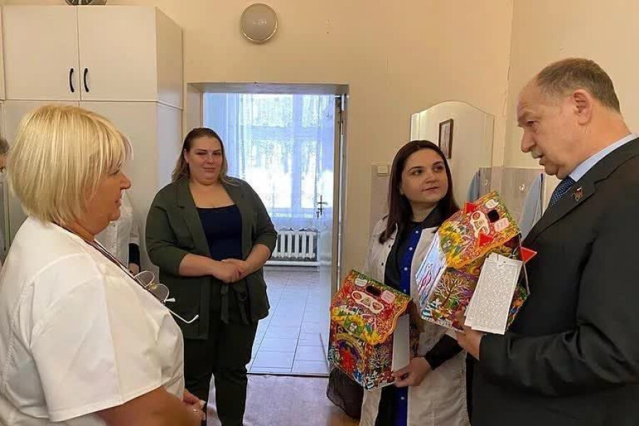 Александр Баранов поздравил с наступающим Новым Годом коллектив Наро-Фоминской областной больницы