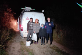 Спасатели вывели из леса заблудившуюся в лесном массиве семью грибников в округе Луховицы