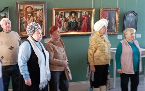 Ногинские пенсионеры посетили выставку икон