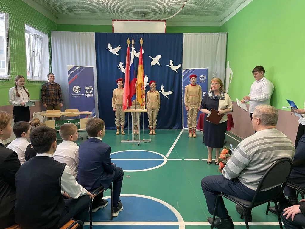 Своя «Парта героя» появилась в школе деревне Тимково