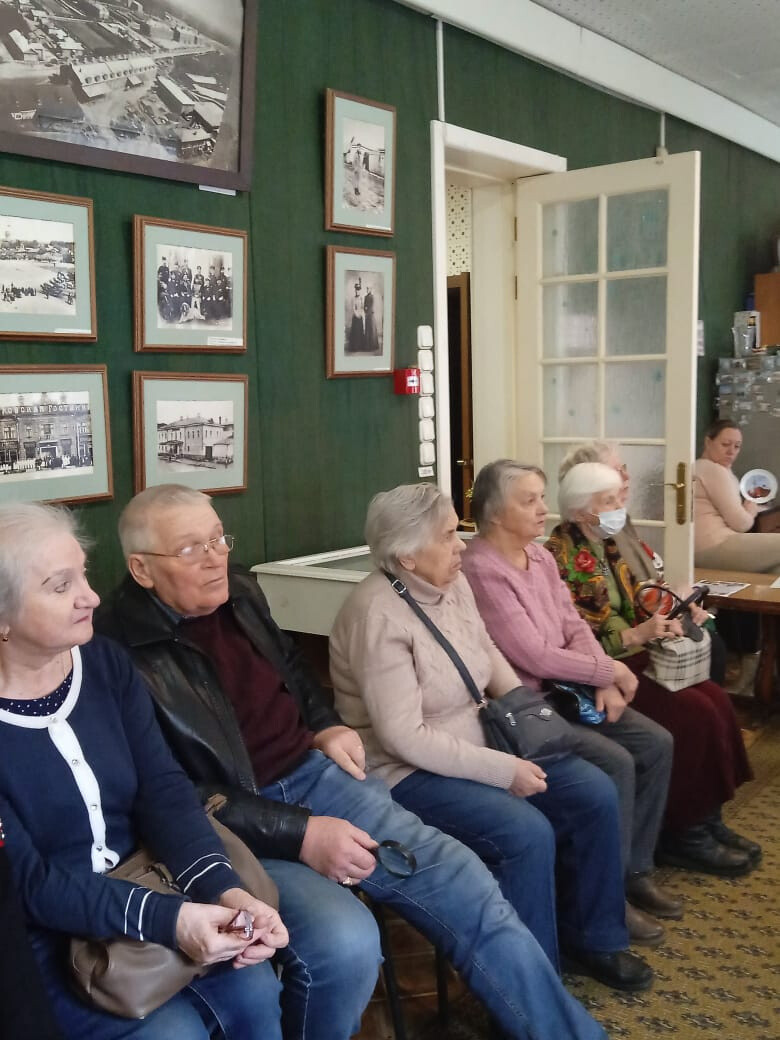 Пенсионеры узнали историю монет, посетив выставку в филиале Ногинского музейно-выставочного центра