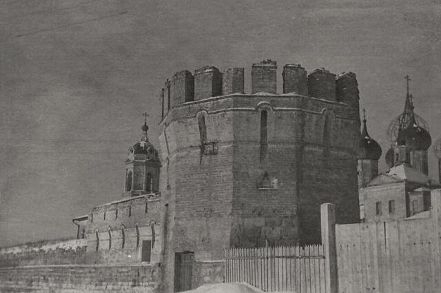 Башня Высоцкого монастыря 1958 год / 2021 год