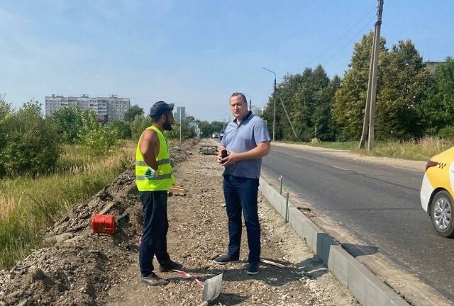 Глава Серпухова проинспектировал дорожный ремонт