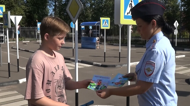 Подросткам Серпухова рассказали о правилах безопасного поведения на дорогах