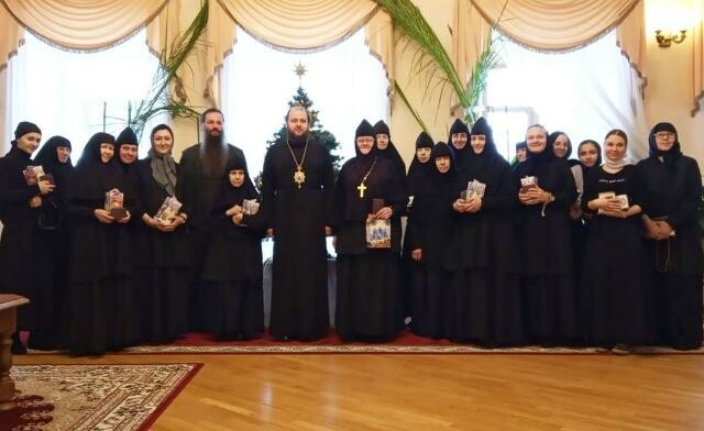 Архиепископ Аксий оценил монастырские колядки из Серпухова