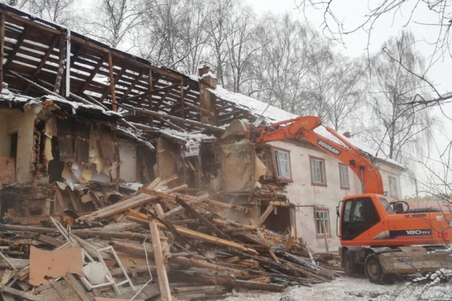 Аварийный дом в Серпухове подвергся сносу