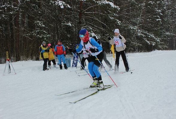 Ученики серпуховской школы приняли участие в Зимней лыжной спартакиаде «Вперед к победе»