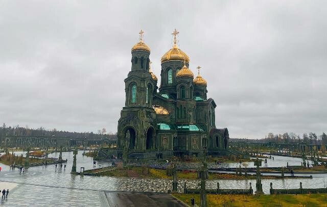 Серпуховские паломники посетили главный храм Вооруженных Сил России