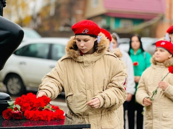 Серпуховская молодежь почтила память сотрудников полиции