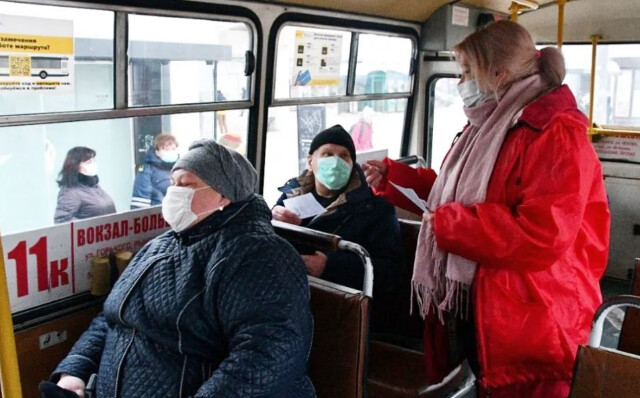 В автобусах Серпухова проверяют масочный режим