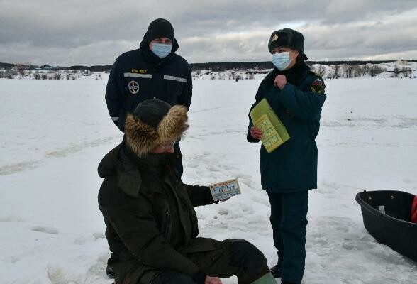 В Серпухове напомнили рыбакам правила нахождения на водоемах в зимнее время