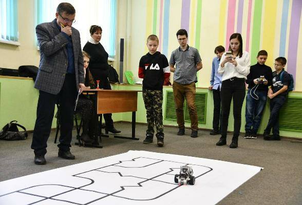 В Серпухове выбирают лучших из юных робототехников 