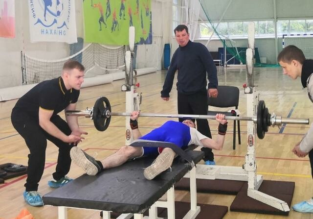Серпуховские паурлифтеры из клуба инвалидов «Равные возможности» стали чемпионами Московской области