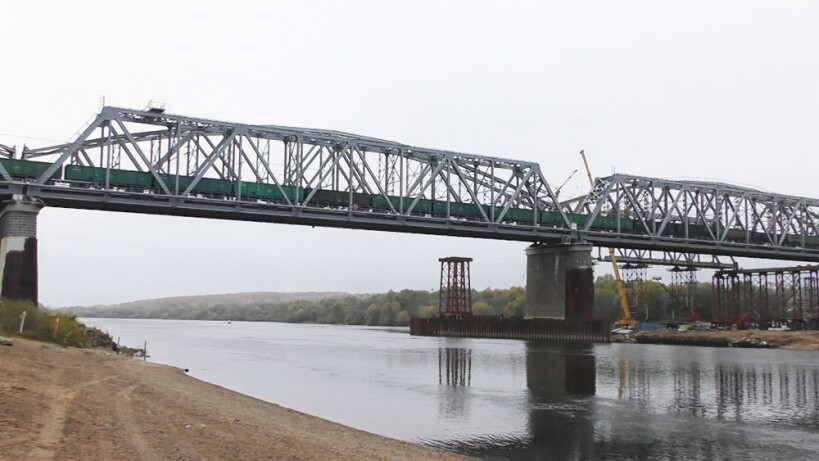 Реконструкция железнодорожного моста через реку Оку под Серпуховом близится к завершению