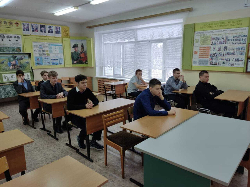 Курсант из Серпухова выступил перед школьниками