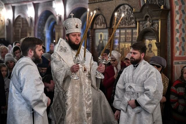 Архиепископ Аксий совершил литургию в храме Михаила Архангела в Пущино