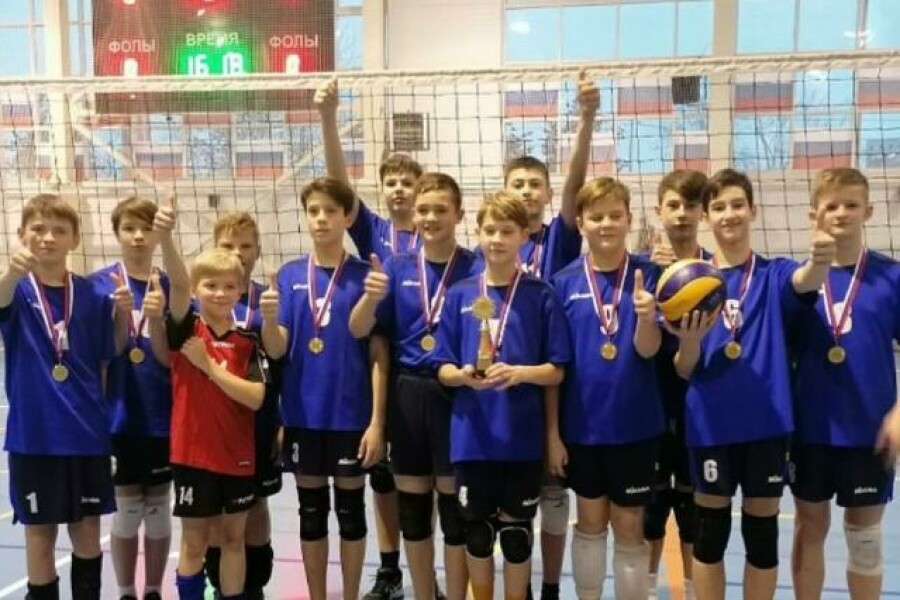 Среди 4 команд волейболисты Серпухова стали победителями турнира!
