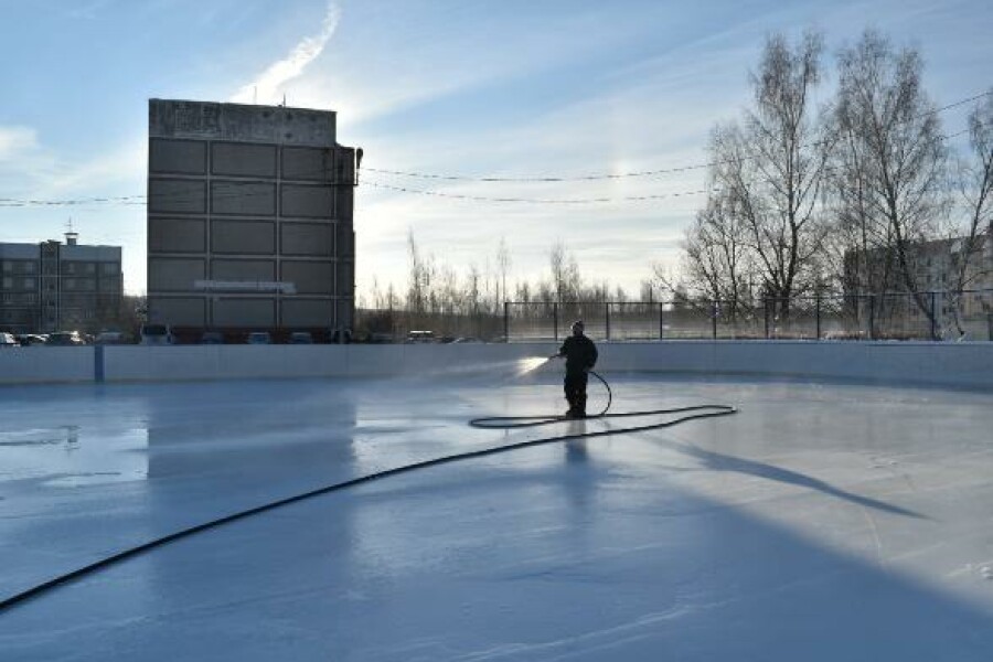 Первые ледовые площадки в городском округе Серпухов готовы к открытию