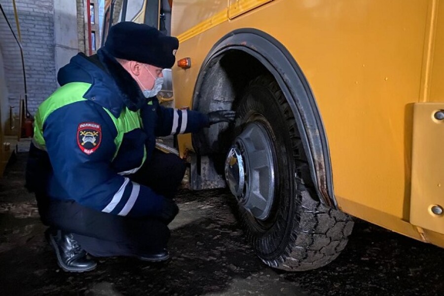 Сотрудники отдела ГИБДД МУ МВД России «Серпуховское» проверили техническое состояние школьных автобусов