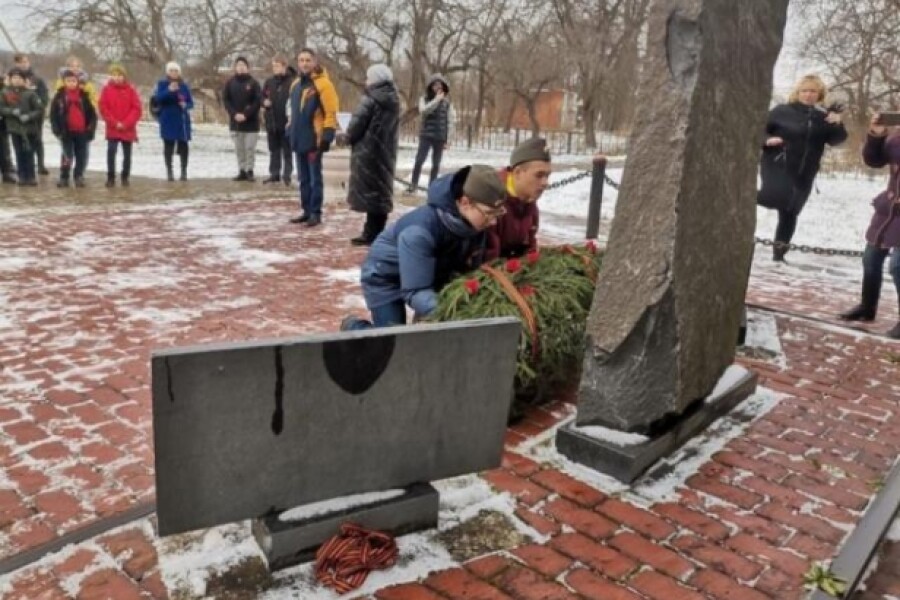 В Райсеменовском почтили память Неизвестного солдата