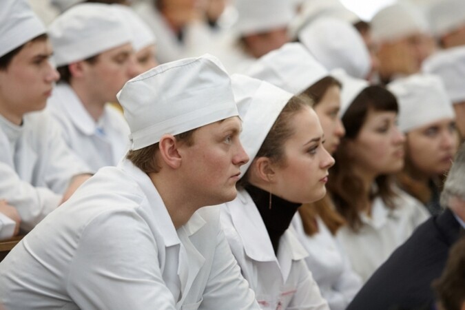 Восемнадцать молодых врачей будут работать после учёбы в Серпухове